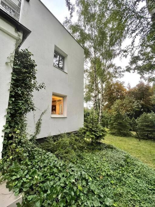 Beautiful Villa With Garden In Milanowek Bagian luar foto