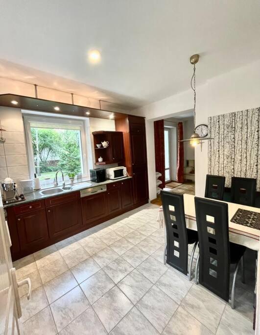 Beautiful Villa With Garden In Milanowek Bagian luar foto