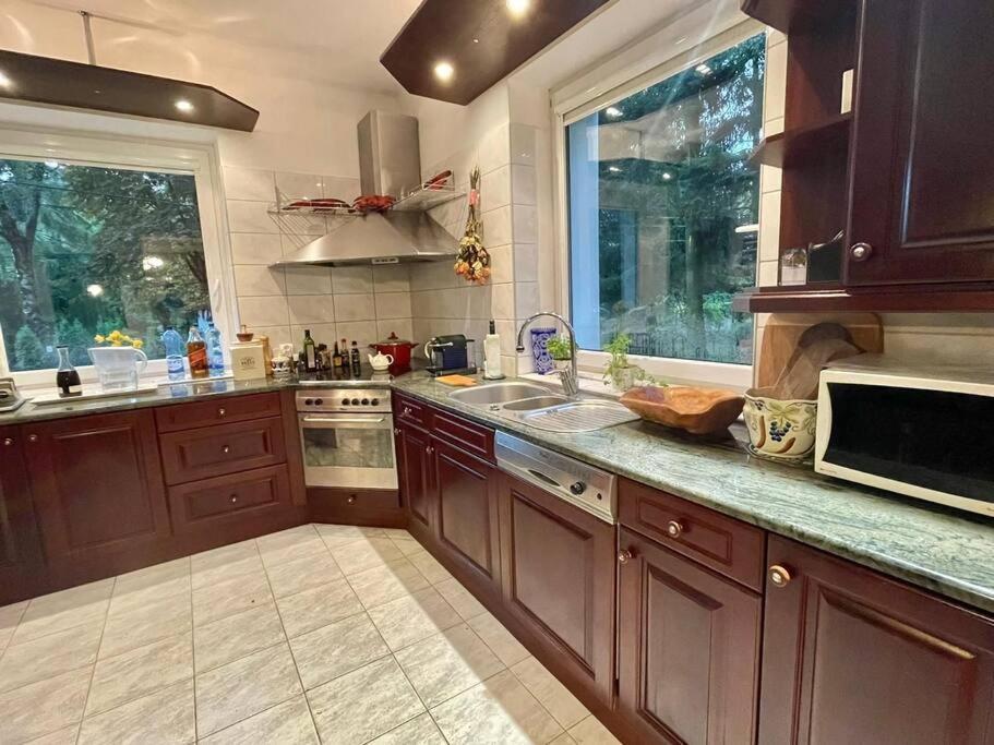 Beautiful Villa With Garden In Milanowek Bagian luar foto