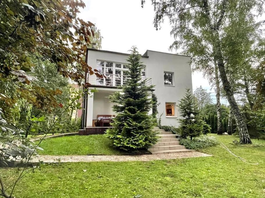 Beautiful Villa With Garden In Milanowek Bagian luar foto