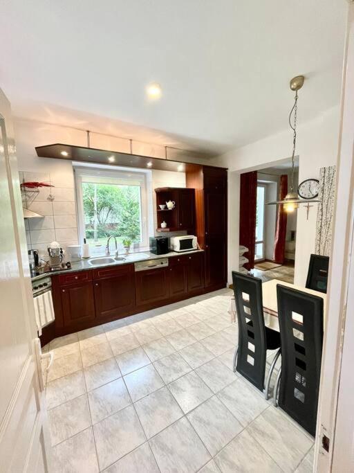 Beautiful Villa With Garden In Milanowek Bagian luar foto