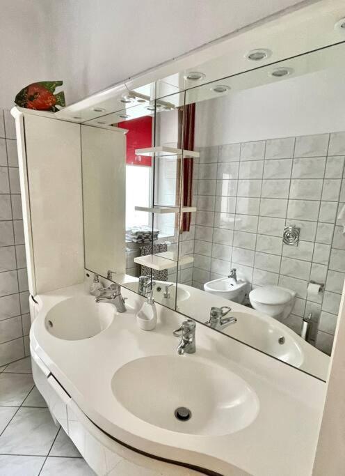 Beautiful Villa With Garden In Milanowek Bagian luar foto