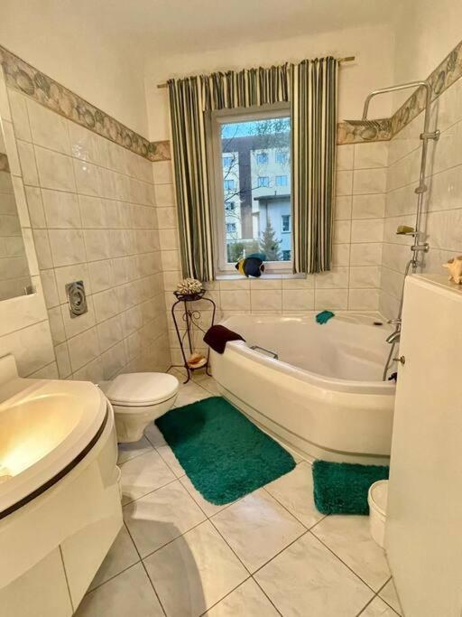 Beautiful Villa With Garden In Milanowek Bagian luar foto