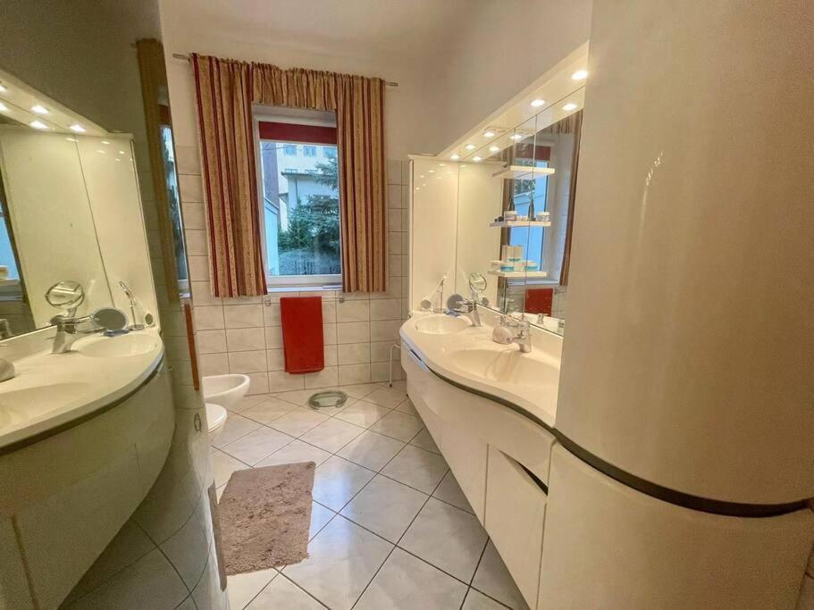 Beautiful Villa With Garden In Milanowek Bagian luar foto